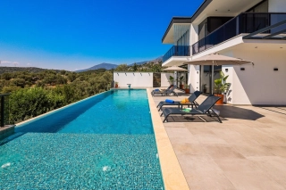 Villa Fi Manor – Kalkan Üzümlü’de Lüks ve Huzur Dolu Bir Tatil