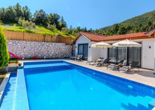 Villa Dessa – Kalkan Sarıbelen’de Çocuk Havuzlu Muhafazakar Villa