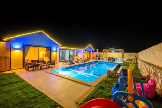 Villa Dessa – Kalkan Sarıbelen’de Çocuk Havuzlu Muhafazakar Villa