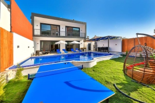 Villa Paradise Yeşilköy | Kalkan’da Jakuzili, Oyun Alanlı, Havuzlu