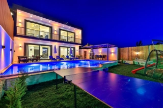 Villa Paradise Yeşilköy | Kalkan’da Jakuzili, Oyun Alanlı, Havuzlu