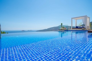 Villa Anatolia 2 | Kalamar’da Deniz Manzaralı, Asansörlü & Spor Odalı 