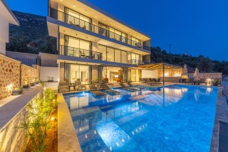 Villa Royal Falcon – Kalkan Kızıltaş’ta Manzaralı Lüks Tatil Villası
