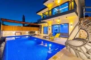 Villa Palmiye | Tam Korunaklı Havuzlu, Jakuzili 2+1 Villa
