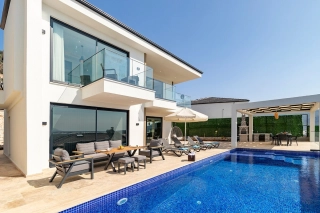 Villa Keskin Yeşilköy | Kalkan’da Jakuzili, Oyun Odalı ve Korunaklı 