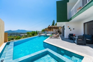 Villa Bu Yaz | Kalkan İslamlar’da Çocuk Havuzlu, Jakuzili Aile Villası