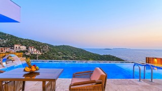 Villa Nevra – Kaş Gökseki’de Doğa ve Deniz Manzaralı Lüks Tatil