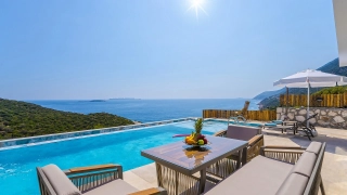 Villa Nevra | Kaş Gökseki’de Jakuzili, Deniz Manzaralı, Kiralık Villa