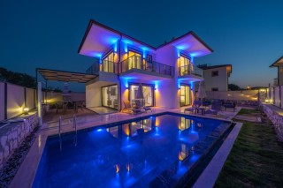 Villa Yaz Rüzgarı – Kaş Çukurbağ’da Korunaklı Havuzlu 3 Odalı Villa