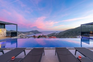 Villa Elit 3 – Akbel’de Geniş Teraslı, Deniz Manzaralı Aile Villası