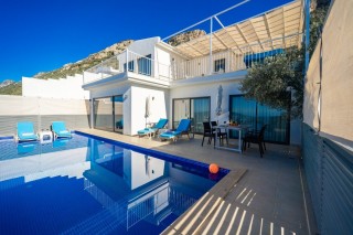 Villa Kayacan Kördere – Kalkan’da Modern Konfor ve Eşsiz Deniz Manzara
