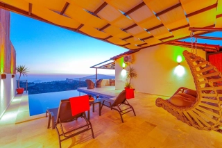 Villa Reis – Kalkan Sarnıçbaşı’nda Korunaklı Havuzlu Jakuzili Balayı