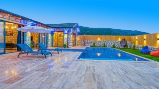Villa Ege Sarıbelen | Kalkan’da Muhafazakar, Özel Havuzlu Balayı Villa
