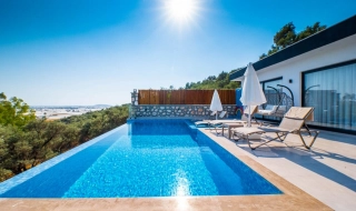 Villa Asmina – Kalkan Çavdır’da Korunaklı Havuzlu Jakuzili Aile Villas