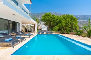 Villa City, Kalkan Ortaalan’da Modern Tasarımlı, 8 Kişilik Villa