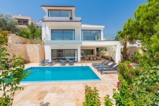 Villa City, Kalkan Ortaalan’da Modern Tasarımlı, 8 Kişilik Villa