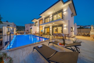 Villa Akça Kaş – Kaş Çukurbağ’da 4 Yatak Odalı Doğa Manzaralı Villa