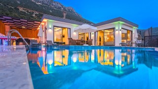Villa Nehir Kördere – Kalkan’da Manzaralı ve Korunaklı Lüks Villa