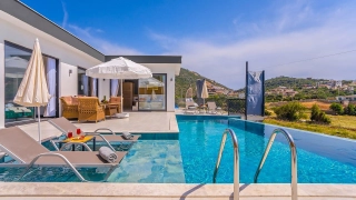 Villa Nehir Kördere – Kalkan’da Manzaralı ve Korunaklı Lüks Villa