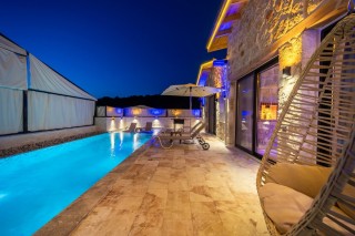 Villa Anemon 1 – Kalkan Akbel’de Doğayyla Jakuzili Muhafazakâr Villa