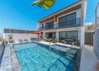 Villa Xanadu: Kalkan Üzümlü’de Korunaklı Havuzlu Lüks Tatil Villası