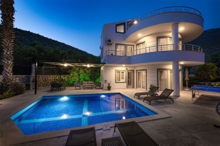 Villa Zafira – Kalkan Ortaalan’da Deniz Manzaralı Lüks Tatil
