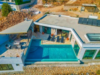 Villa Su Yolu 2 – Kalkan Ulugöl’de Konforlu ve Korunaklı Tatil