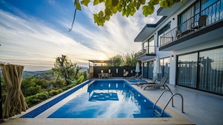 Villa Karadayı Duo – Kalkan İslamlar’da Jakuzili, Korunaklı Villa