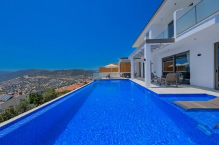 Villa Asar Alt | Kalkan Kördere’de Deniz ve Şehir Manzaralı Lüks Villa
