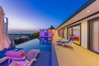 Villa Elsara | Kalkan Üzümlü’de Jakuzili, Çocuk Havuzlu, Korunaklı 