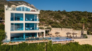 Villa Defne | Kalkan Kışla’da , Sonsuzluk Havuzlu 5 Odalı Lüks Villa 