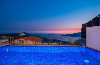 Villa Elif Duo | Kalkan Kördere’de Jakuzili, Deniz Manzaralı