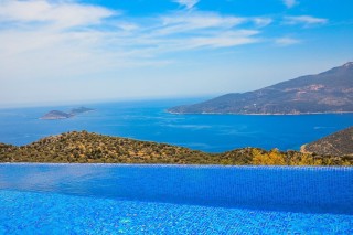 Villa Grand Kördere – Kalkan’da Deniz Manzaralı, Kapalı Havuzlu Villa