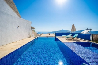 Villa Anahita – Kalkan Kördere’de Deniz Manzaralı, Jakuzili & Saunalı 