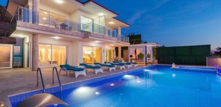 Villa Alvin | Kalkan İslamlar’da Korunaklı, Çocuk Havuzlu 3+1 Villa