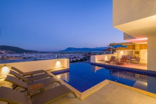 Villa Arı Yeşilköy | Kalkan Yeşilköy’de Kapalı Havuzlu, Saunalı Villa