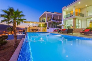 Villa Yirmi | Kalkan Kızıltaş’ta Spor Salonlu, Havuzlu 5 Odalı Villa