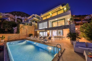 Villa Setara | Kalkan Kömürlük’te Denize Yürüme Mesafesinde 4 Odalı