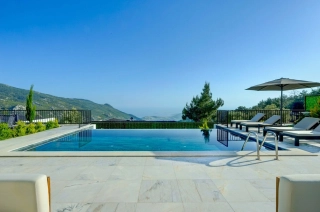 Villa Pluton | Kalkan İslamlar’da Çift Jakuzili Korunaklı Villa