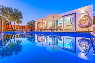 Villa Ovalı – Kalkan Çayköy’de Korunaklı Havuzlu Jakuzili Tatil Villa