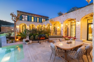 Villa Euterpe – Kalkan’da Sanatsal Lüks ve Eşsiz Manzaralı Tatil
