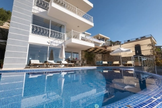 Villa Tepe Kızıltaş | Kalkan’da Sonsuzluk Havuzlu, Deniz Manzaralı