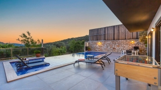 Villa Melida – Kalkan Üzümlü’de Korunaklı, Jakuzili 4 Kişilik Villa