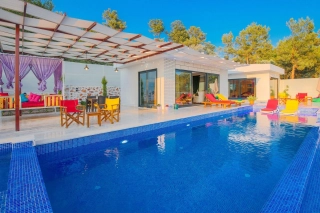 Villa Haki | Kapalı Havuzlu, Jakuzili Balayı Villası (2 Kişi) — Kalkan