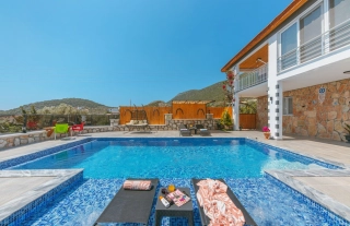 Villa Mercan Kaş – Sısla Mevkii’nde Doğa İçinde, Havuzlu Tatil Villası