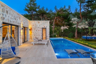 Villa Narin 1 | Kalkan İslamlar’da Korunaklı, Jakuzili ve Havuzlu