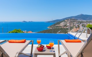 Villa Quzey – Kalkan’da Merkeze ve Denize Yakın 4+1, 9 Kişilik Kiral