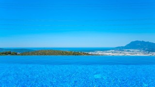 Villa Fiyona – Kalkan Üzümlü’de Korunaklı Havuzlu Balayı Villası
