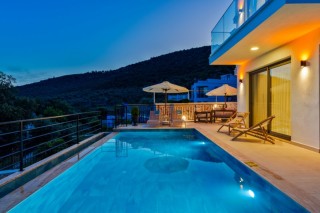 Villa Laren Duo – Kalkan Merkezde Deniz Manzaralı 6 Kişilik Villa