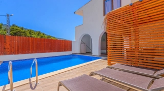 Villa Ceyhan | Kalkan Sarıbelen’de Jakuzili, Korunaklı Balayı ve Aile 